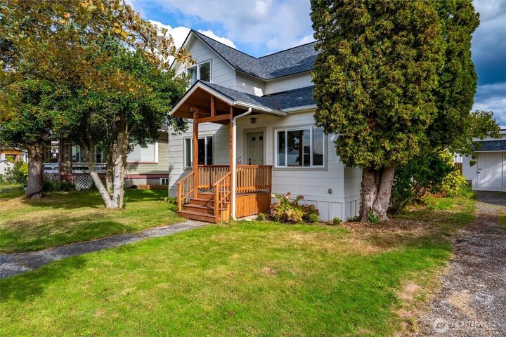 Property Photo:  942  3rd Street  WA 98230 