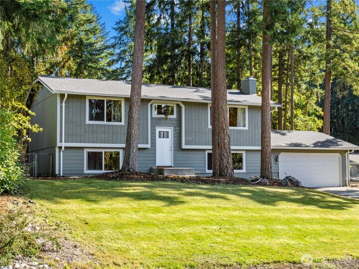 Property Photo: 2303 Cherokee Boulevard WA 98374