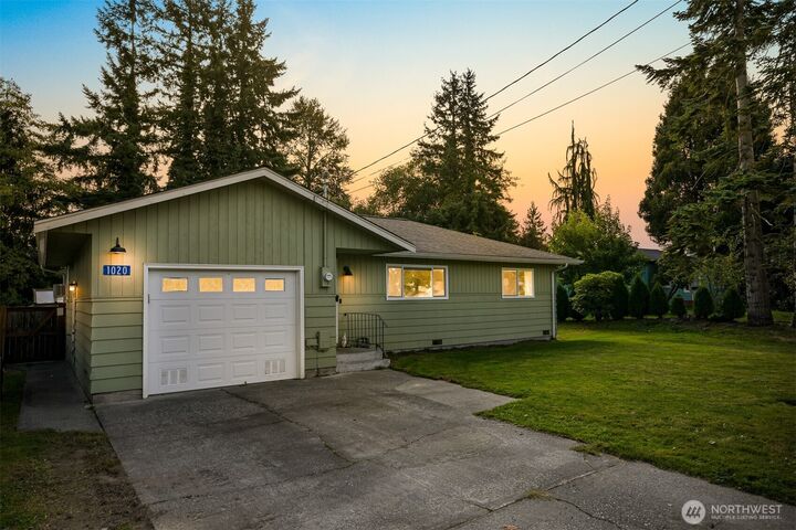 Property Photo:  1020 E Rio Vista Avenue  WA 98233 