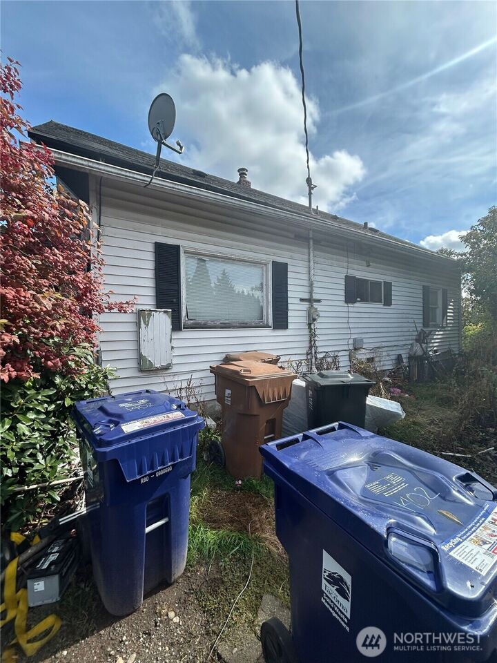 Property Photo:  1402 S 80th Street  WA 98408 