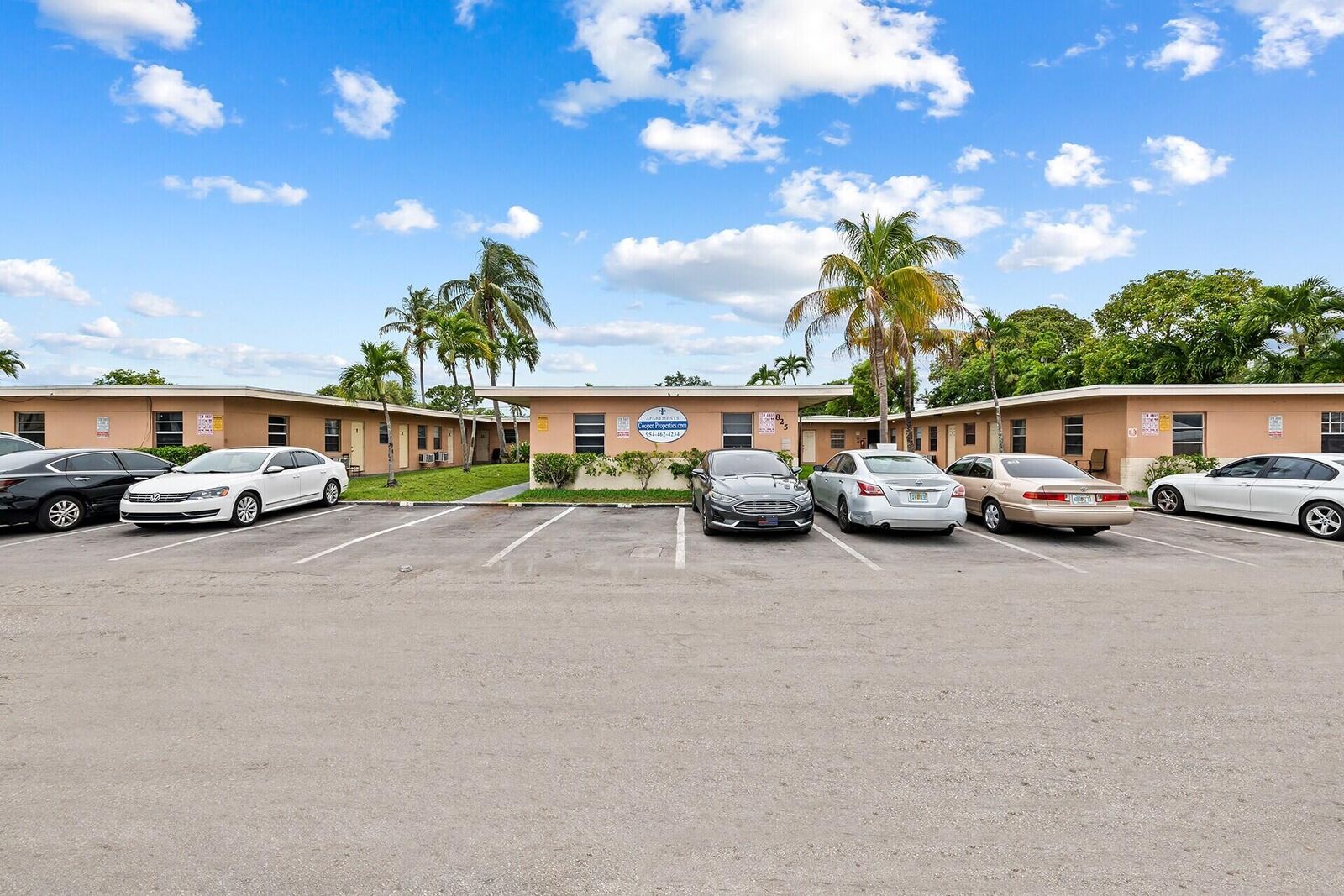 Property Photo: 825 NW 10th Terrace 12 FL 33311