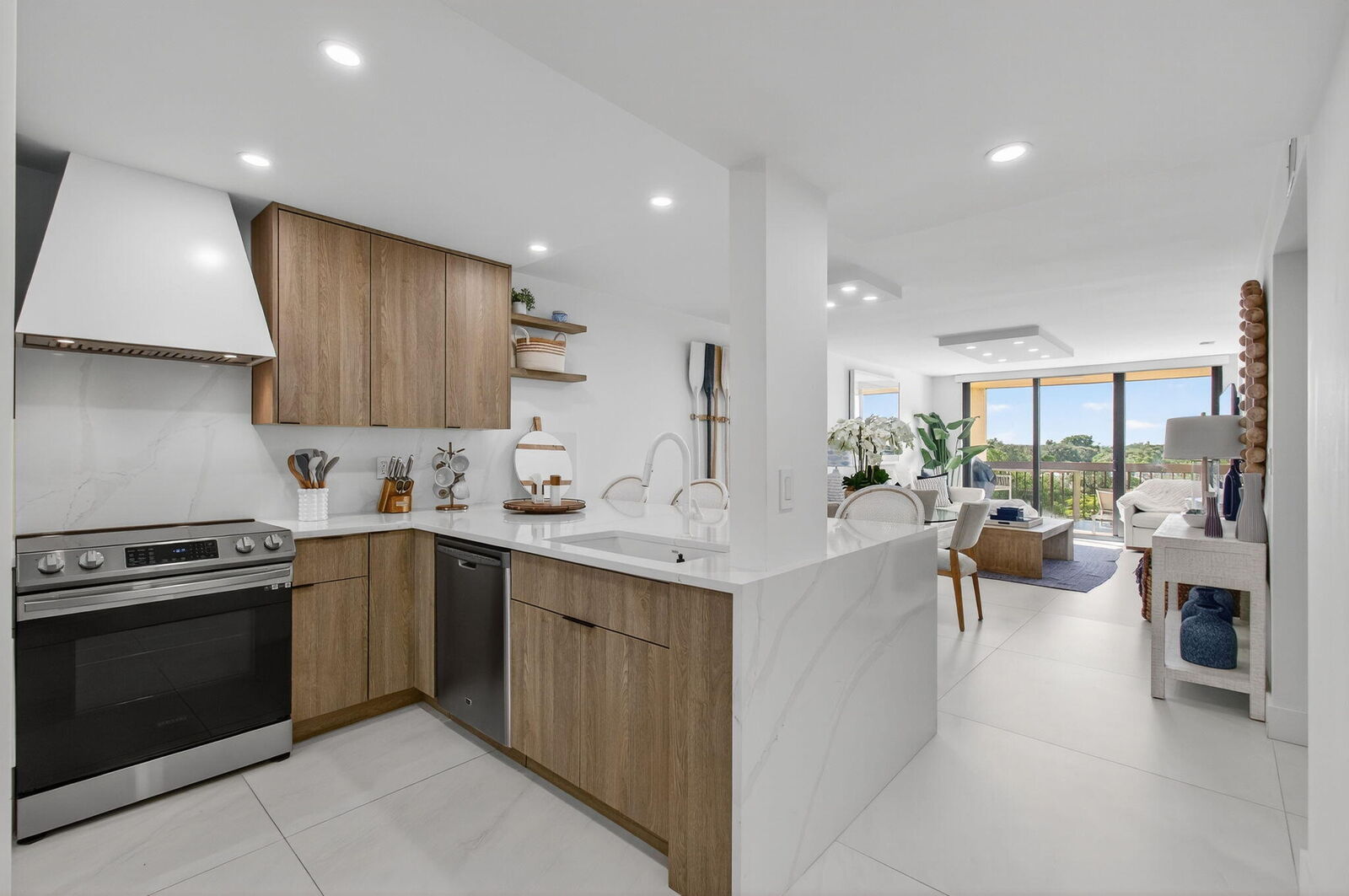 Property Photo: 600 Egret Circle 7501 FL 33444