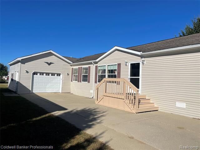 Property Photo:  2679 Manatee Court  MI 48446 
