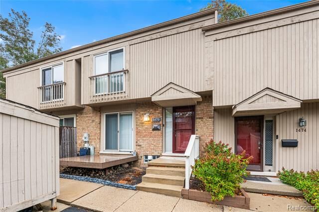 1476 E Oakbrook E  Rochester Hills MI 48307 photo