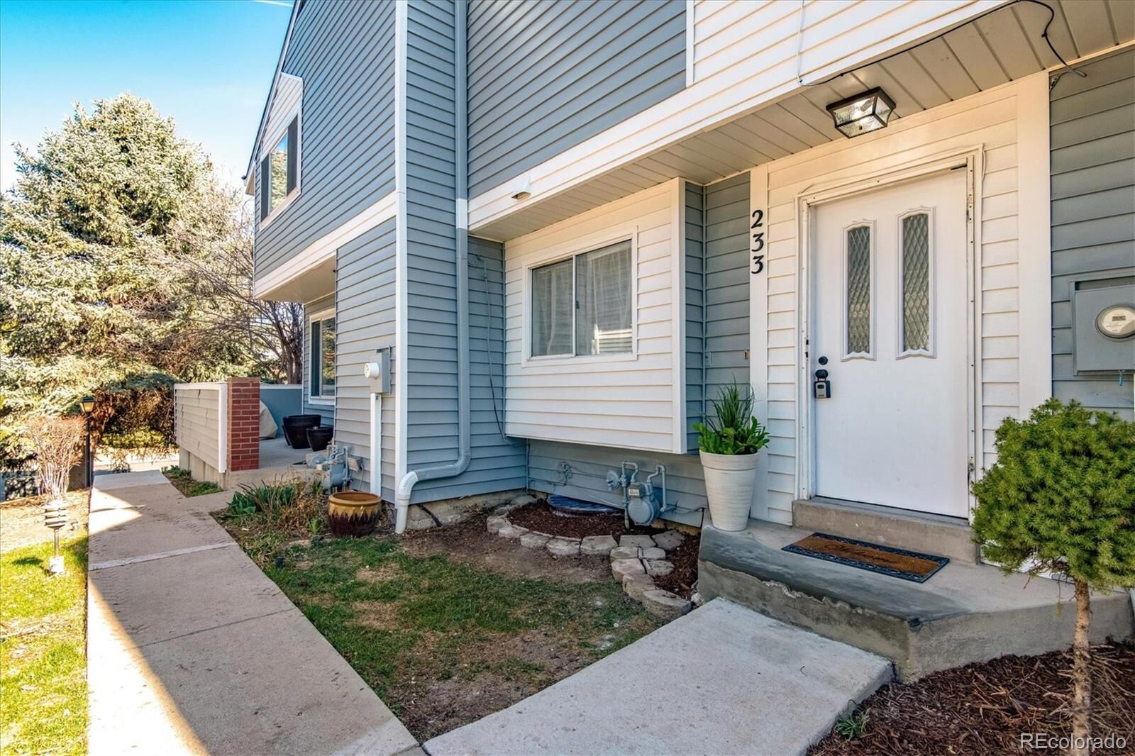 Property Photo:  233 S Nome Street  CO 80012 