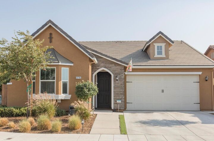 3776 Saginaw Avenue  Clovis CA 93619 photo