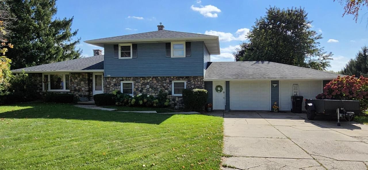 Property Photo:  4611 Meadowlark Drive  WI 53571 