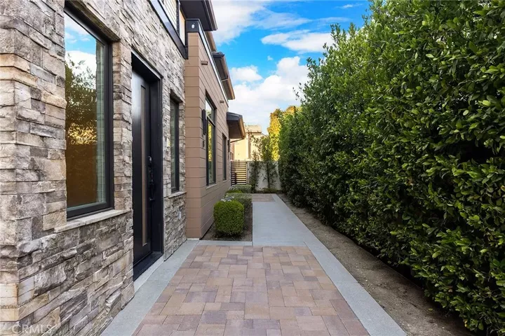 Property Photo:  125 California Street B  CA 91006