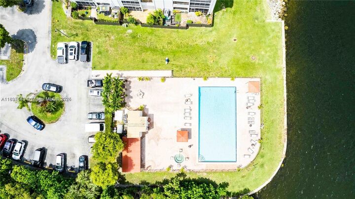 Property Photo: 3440 NE 192nd St 2J-A FL 33180