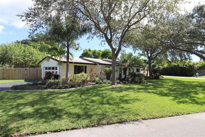 Property Photo: 17191 SW 85th Ave FL 33157
