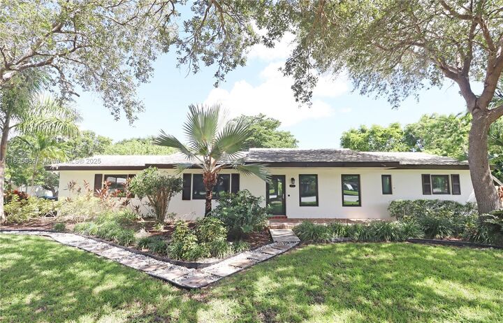 Property Photo: 17191 SW 85th Ave FL 33157