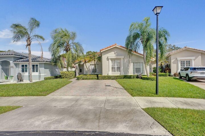 Property Photo: 16451 SW 98th Ter FL 33196
