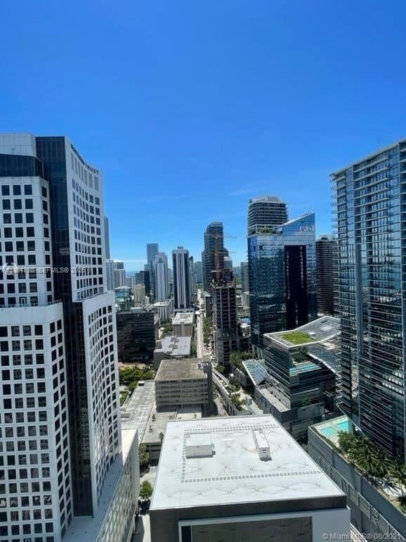 Property Photo:  55 SE 6th St 4004  FL 33131 