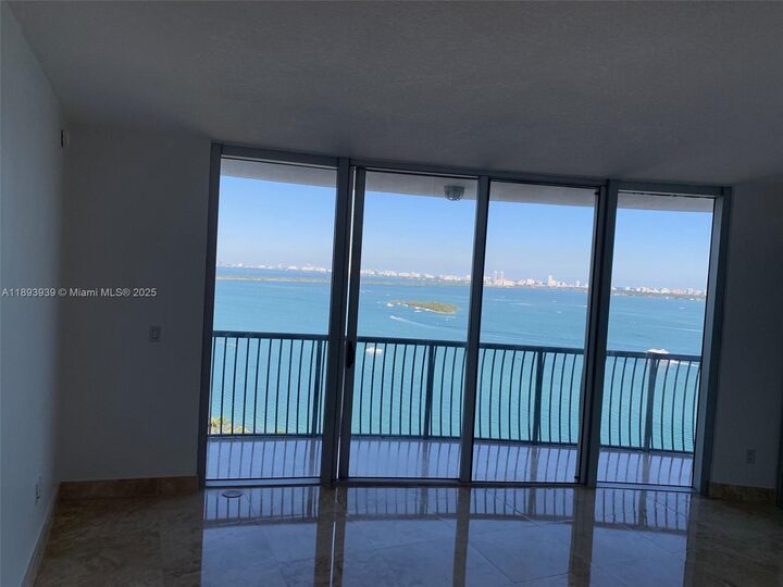 Property Photo:  1750 N Bayshore Dr 2501  FL 33132