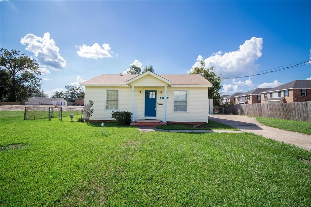 Property Photo:  3708 Auburn Street  LA 70607 