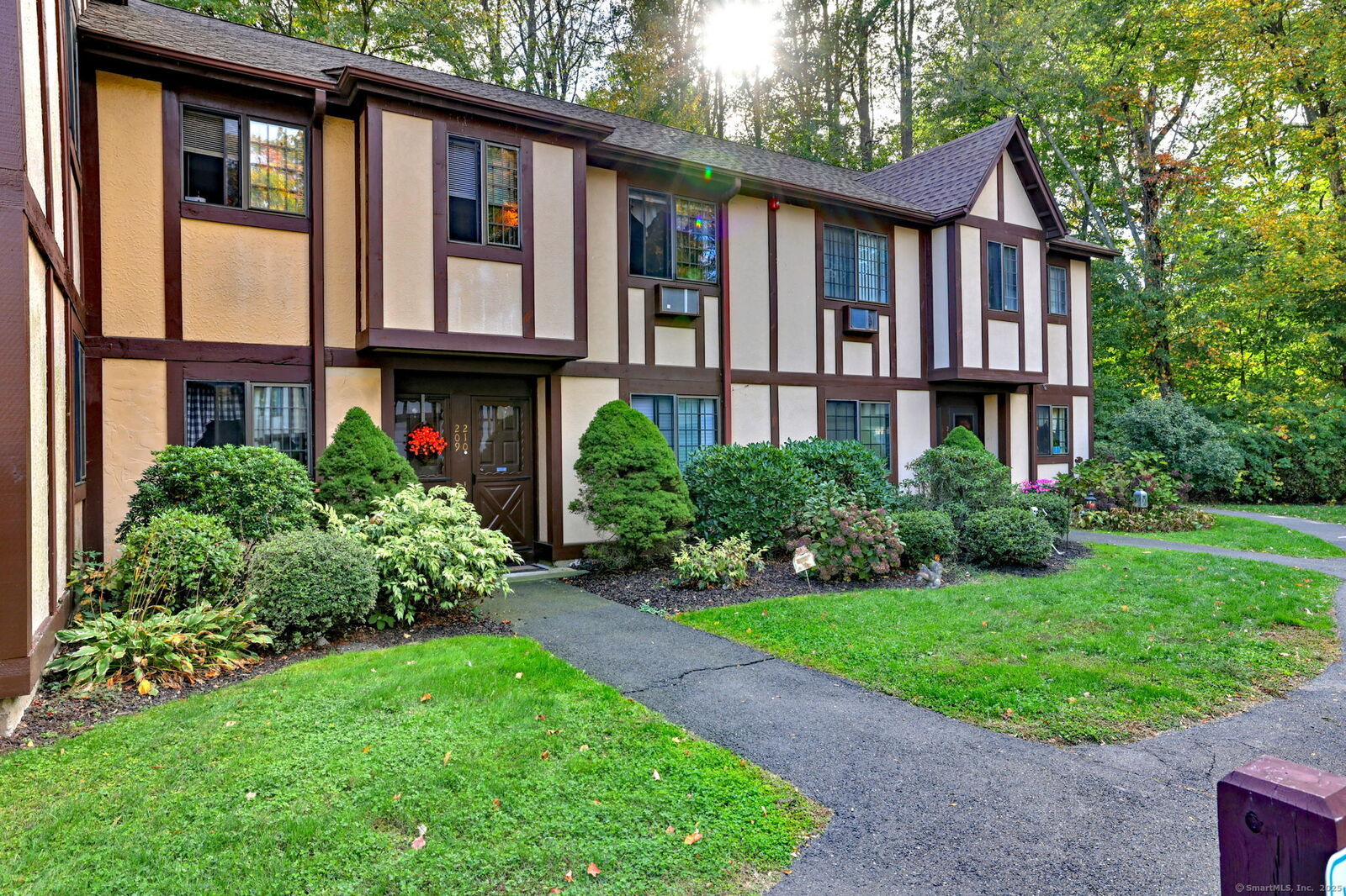 Property Photo:  210 Foxwood Lane 210  CT 06461 