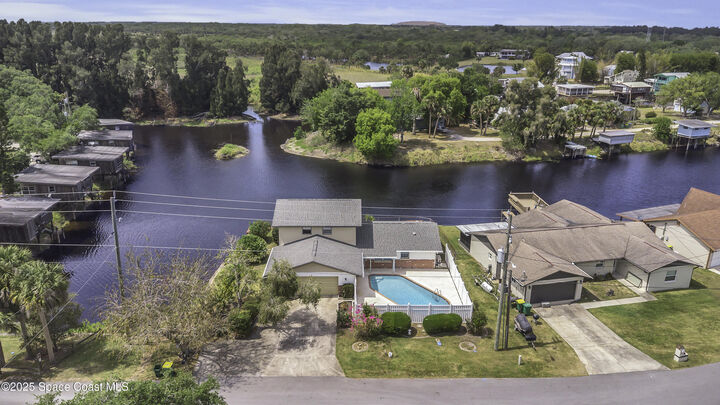 Property Photo: 850 Cardinal Road FL 32926