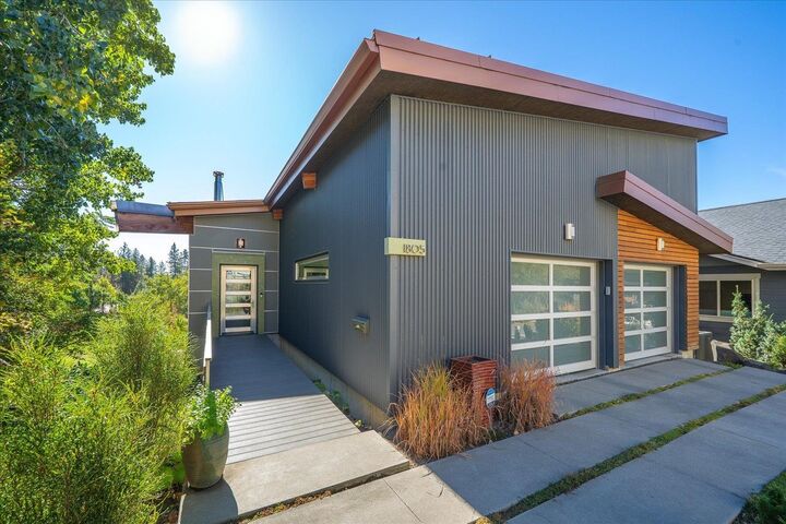 Property Photo: 1805 W Cannon Place Ln WA 99204