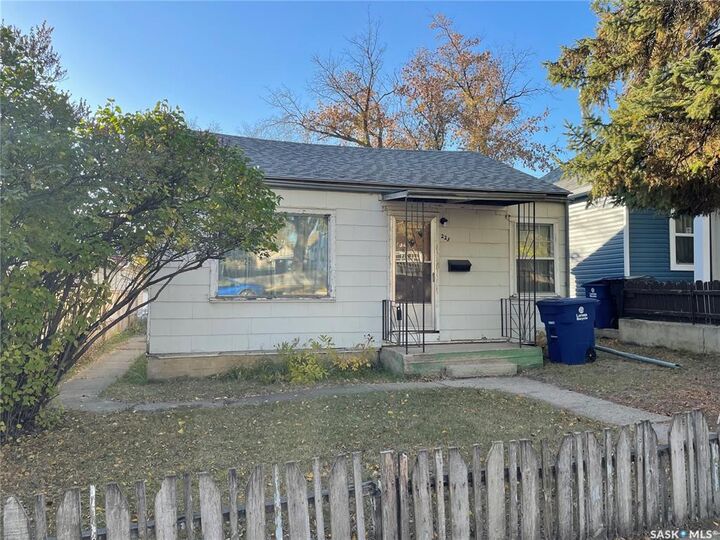 223 J Avenue N  Saskatoon SK S7L 2J8 photo