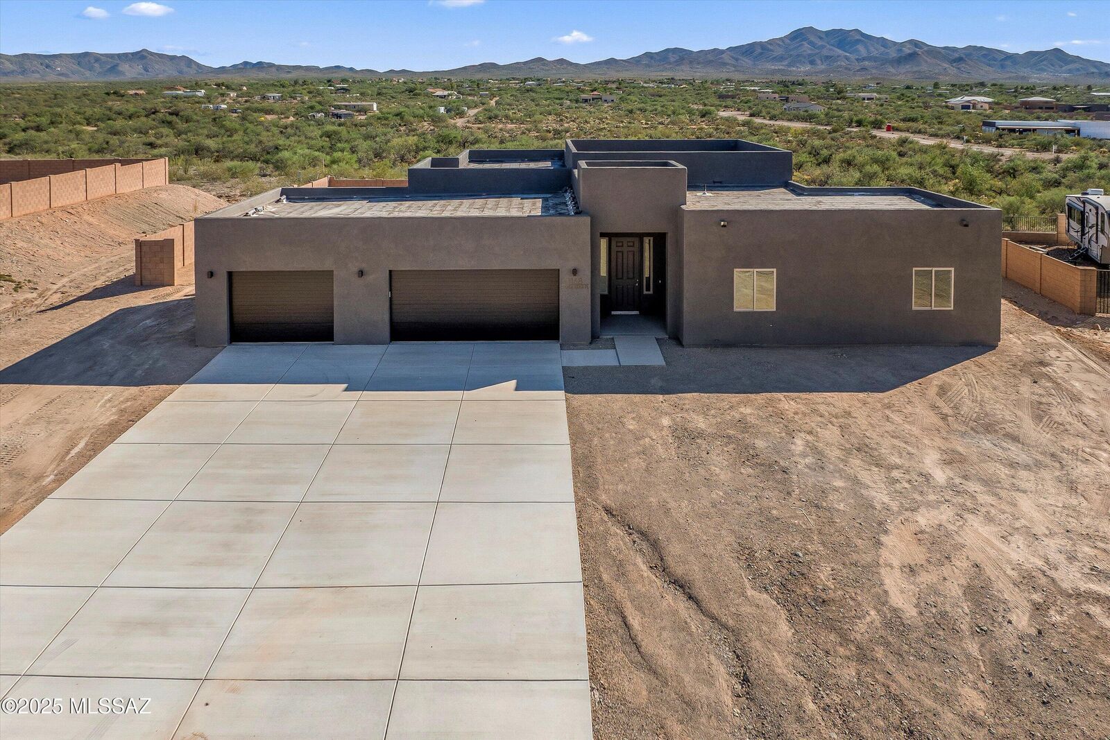 Property Photo: 1168 N Range Rider Place AZ 85641