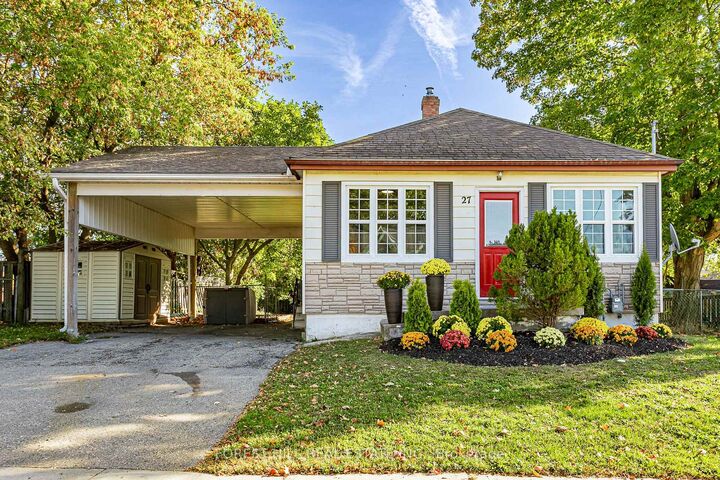 Property Photo:  27 Centre Street  ON N4S 3X6