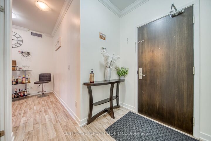 Photo de la propriété: 840 Queens Plate Drive 902 ON M9W 7J9