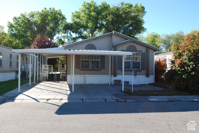 Property Photo: 1183 W Parkway Ln S UT 84119