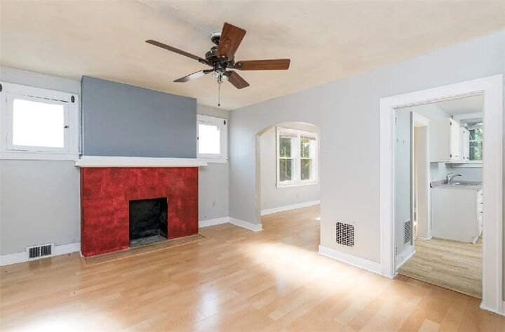 Property Photo: 650 Tarragonna St PA 15210