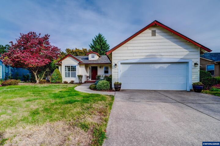 Property Photo: 1537 Hummingbird Ln OR 97383