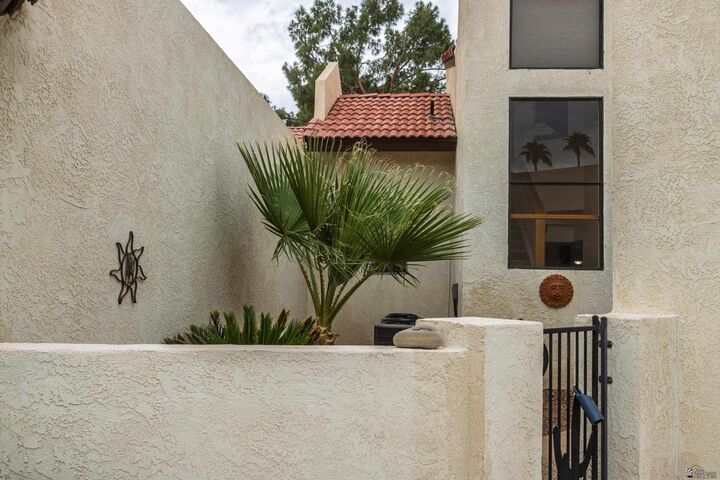 Property Photo: 12172 E Via Loma Vista #5 AZ 85367