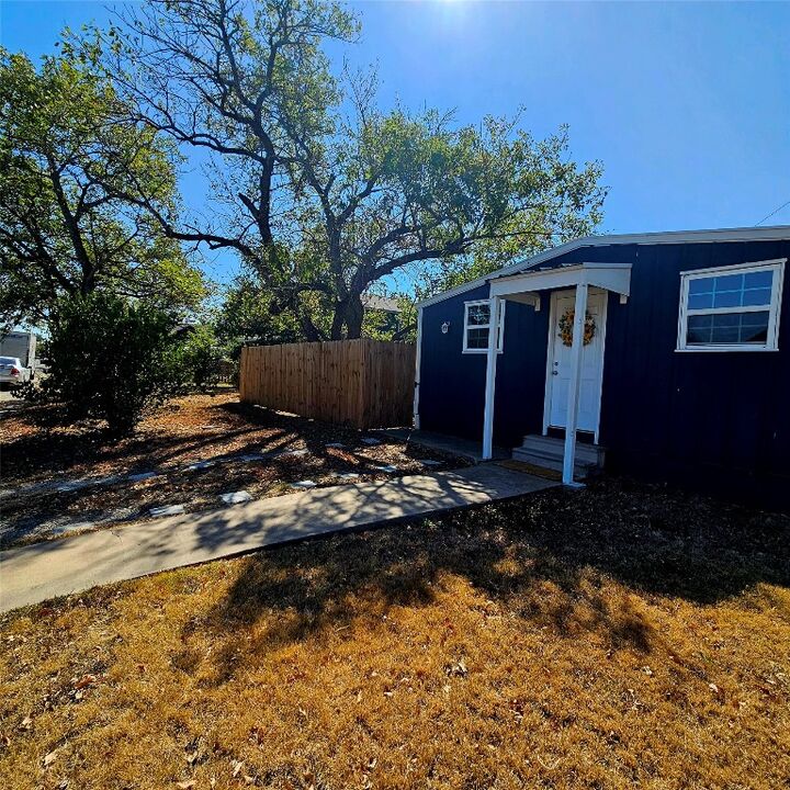 Property Photo: 603 E Pecan Street B TX 76574