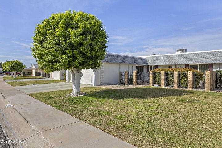 Property Photo: 10509 W Roundelay Circle AZ 85351