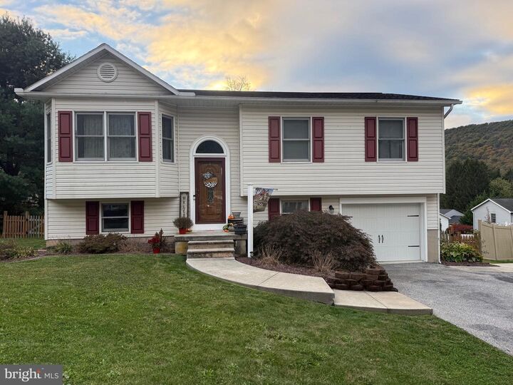 18 Yankee Drive  Mount Holly Springs PA 17065 photo