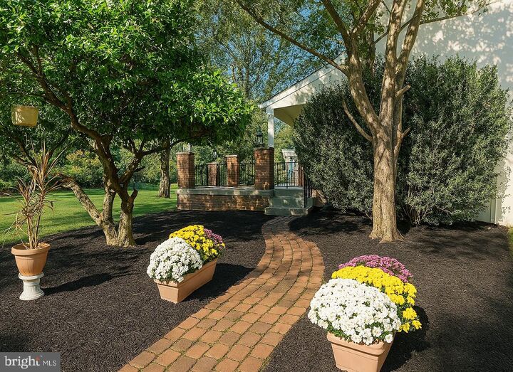 Property Photo: 1728 Sumneytown Pike PA 19002