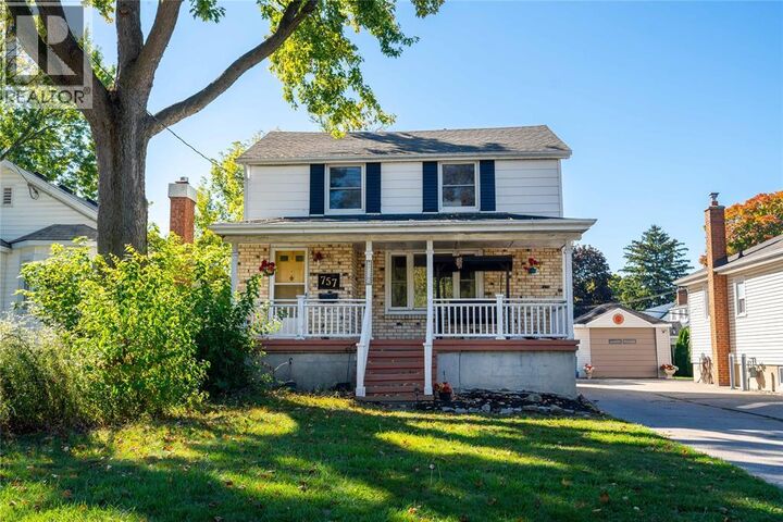 Photo de la propriété: 757 Wellington Street ON N7T 1J4