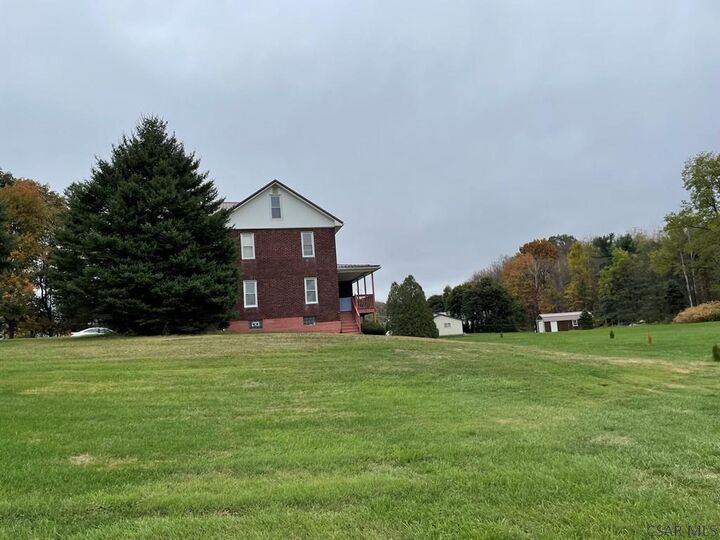 Property Photo:  2611 Jackson Ave Apt 1 And Apt 2  PA 15963