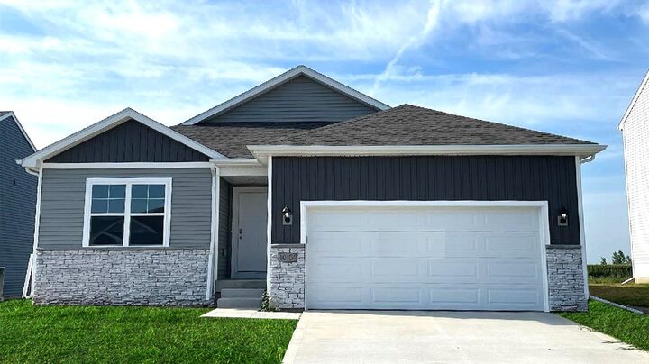 721 E Goldfinch Drive  Tiffin IA 52340 photo