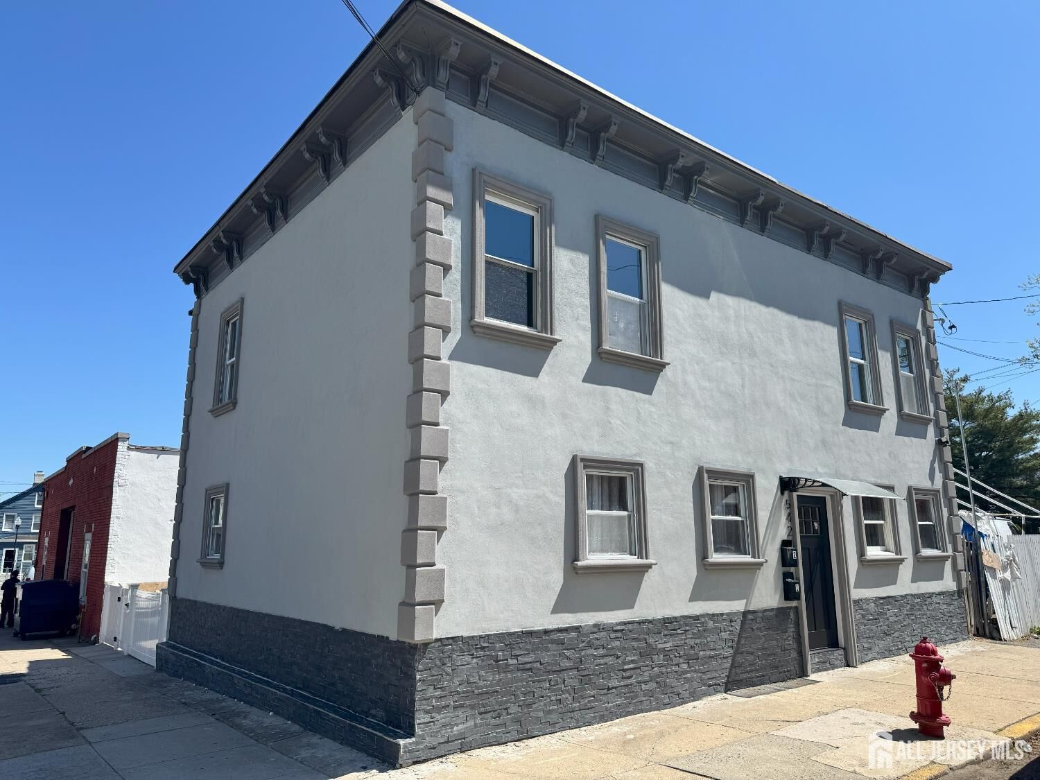 Property Photo:  542 Miller Street Apt 1  NJ 08861 