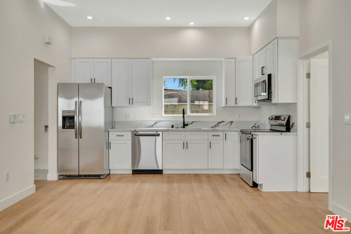 Property Photo: 11108 Norris Ave CA 91331