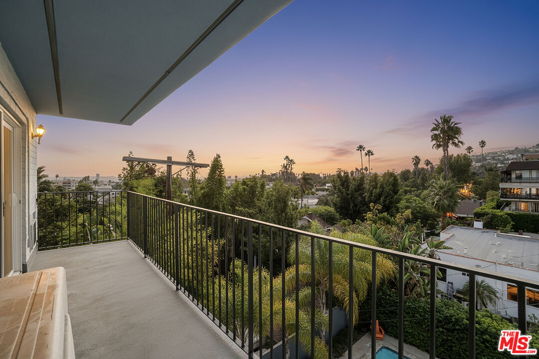 Property Photo: 7560 Hollywood Blvd CA 90046