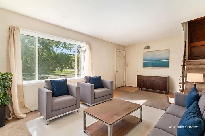 Property Photo: 1872 Greenway S Avenue OH 43219