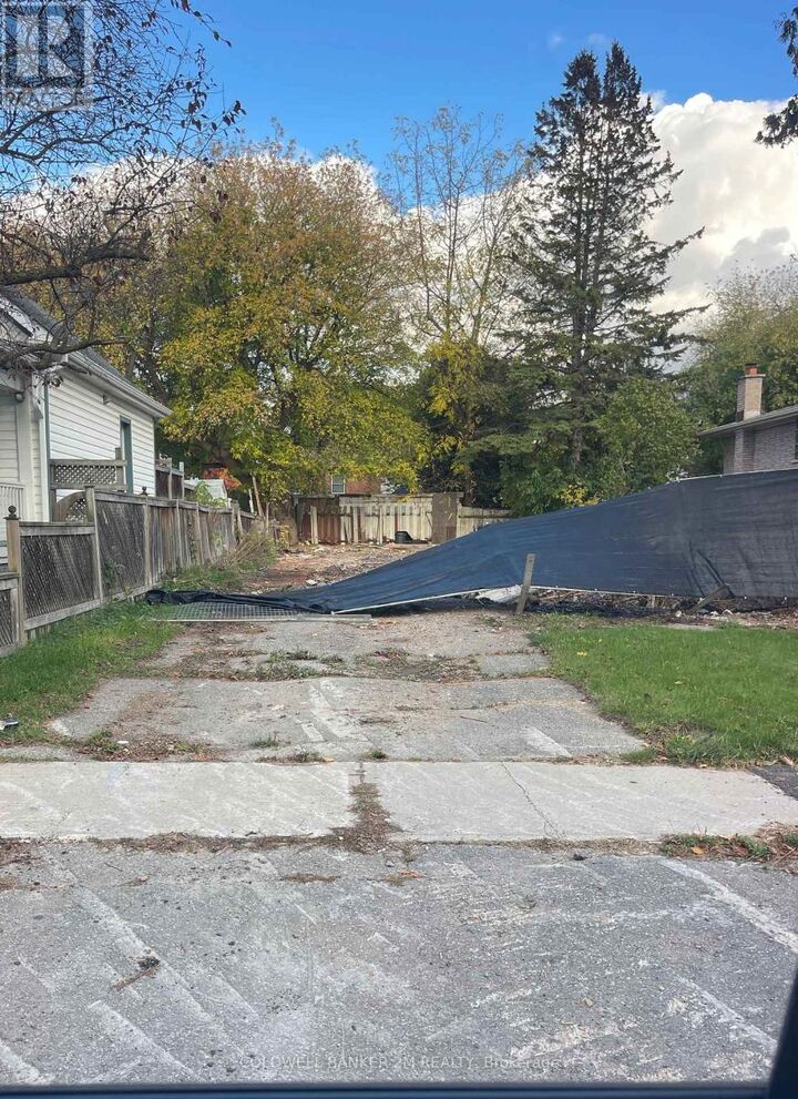 Photo de la propriété:  305 Oshawa Boulevard South  ON L1H 5R9