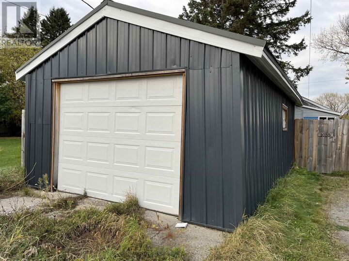 Property Photo:  1035 Third St. E  ON P9A 1S3 