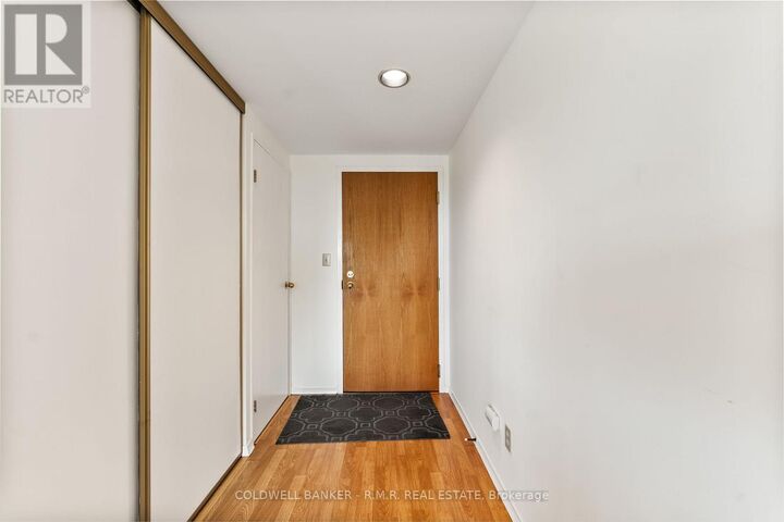 Photo de la propriété:  600 Thornton Road North Ph2  ON L1J 6T6