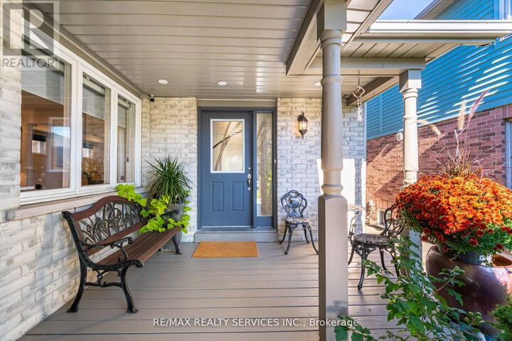 Property Photo: 5749 Greensboro Drive ON L5M 5T8