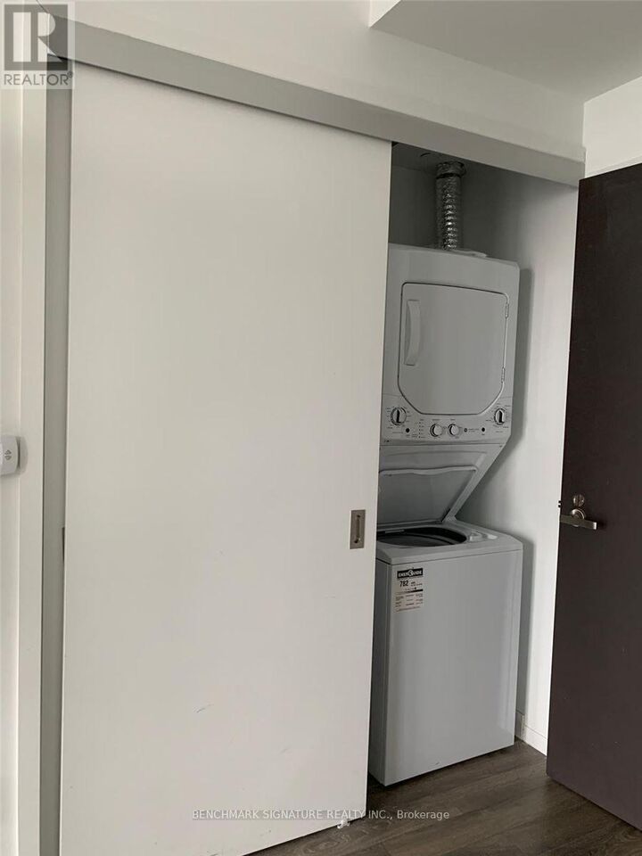 Property Photo:  197 Yonge Street 4808  ON M5B 0C1 