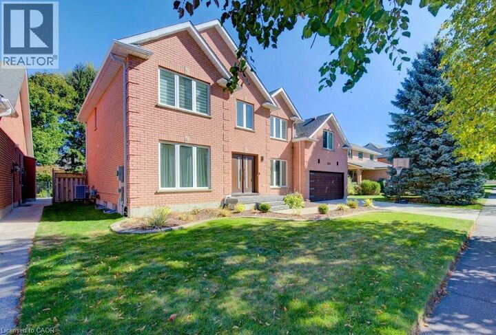 Photo de la propriété: 610 Stonebury Crescent ON N2K 3R1