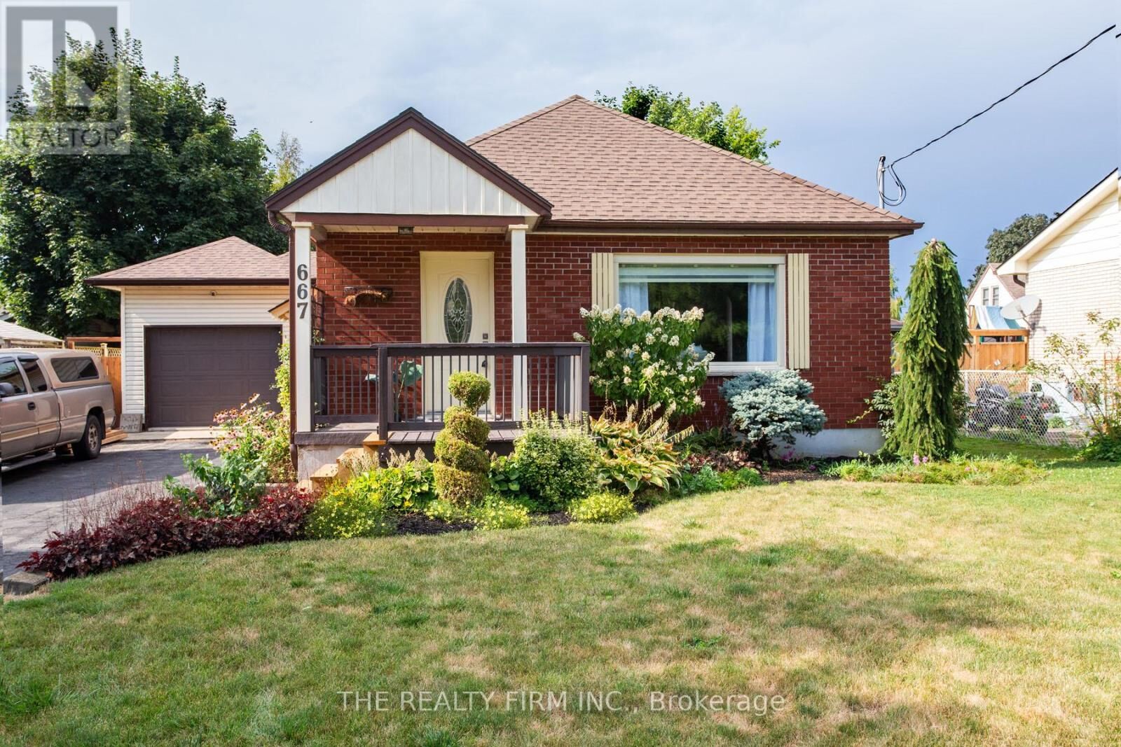 Property Photo:  667 Devonshire Avenue  ON N4S 5P9