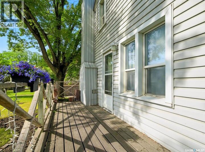 Property Photo: 1408 8th Avenue N SK S7K 2X7