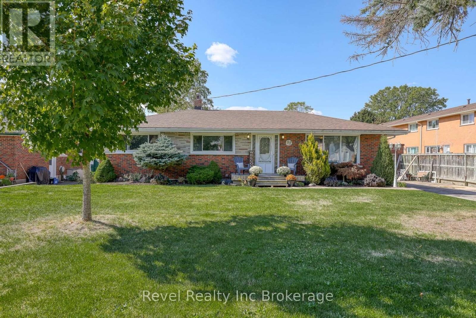 Property Photo:  82 Bee Street  ON N4S 3Z3 